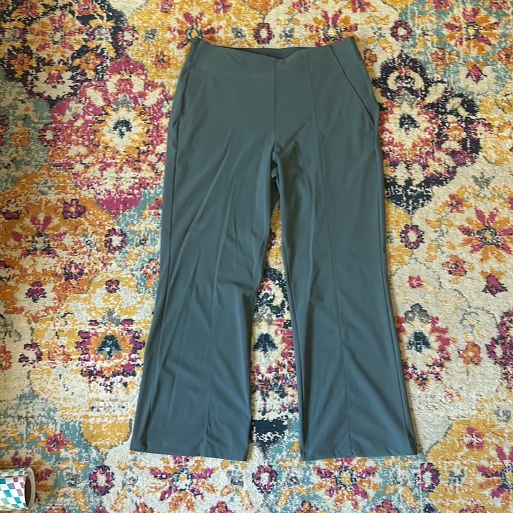 Athleta Cosmic Kick Flare Pant Euroluxe  METROPOLIS GREY SIZE 8P #981485